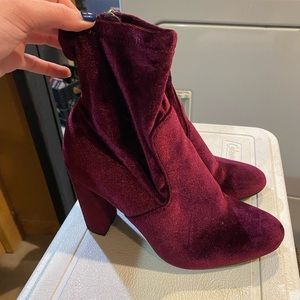 Size 6.5 Steve Madden Burgundy Velvet Pumps